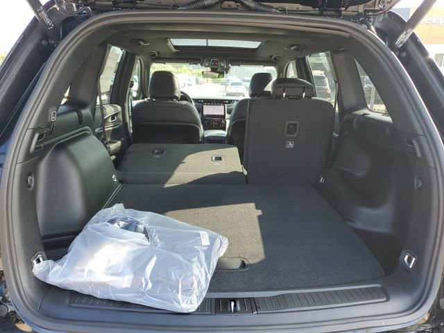 New 2025 Jeep Grand Cherokee Limited w/ Luxury Tech Group II image 6