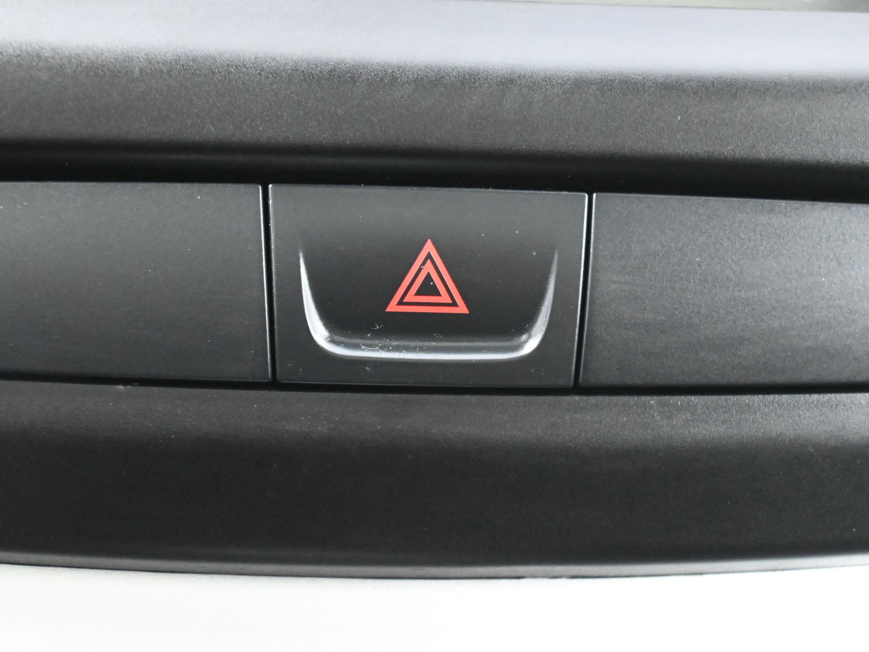 Used 2015 Jeep Cherokee Trailhawk w/ Comfort/Convenience Group image 39