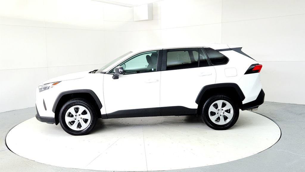 Used 2024 Toyota RAV4 LE AWD/4WD image 3
