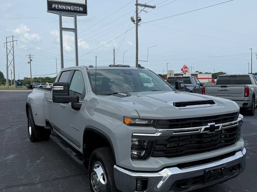 Used 2024 Chevrolet Silverado 3500 LT w/ Safety Package AWD/4WD image 40
