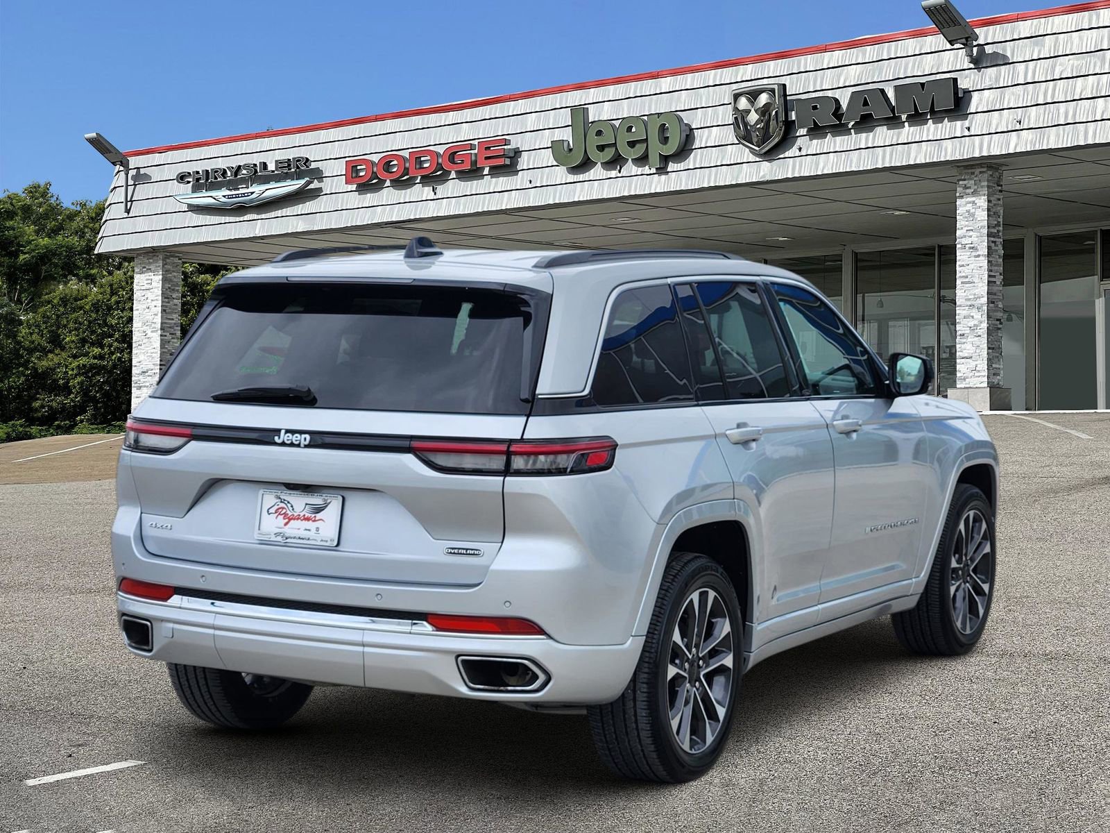 Used 2024 Jeep Grand Cherokee Overland image 5