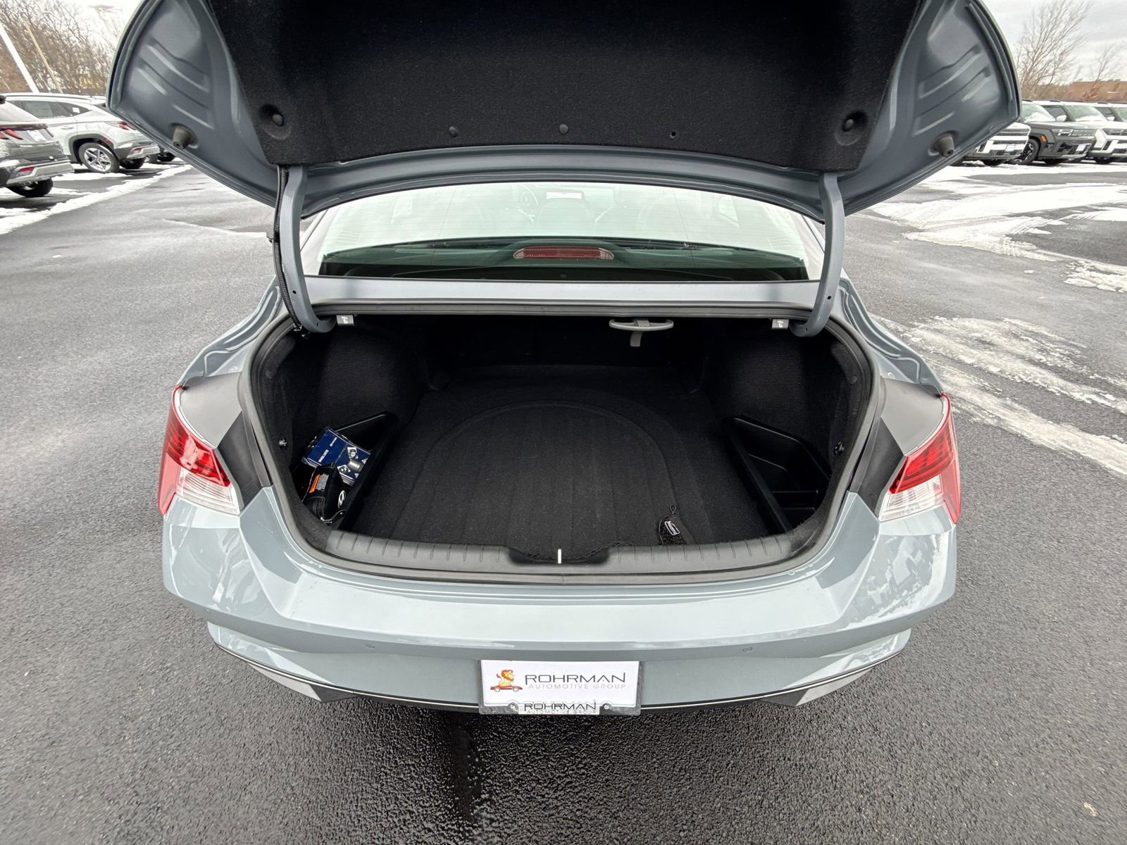 Used 2023 Hyundai Elantra Limited w/ Preferred Accessory Package image 25