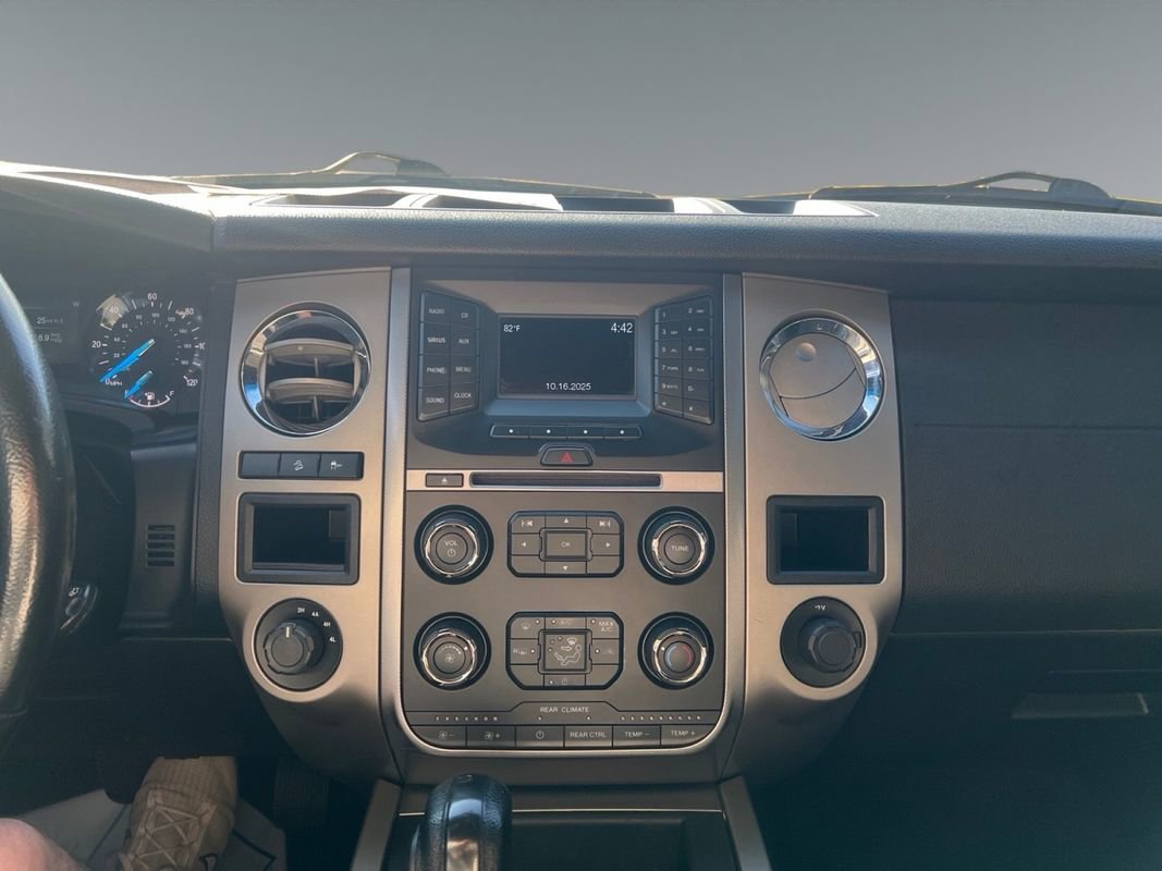 Used 2015 Ford Expedition XLT image 11