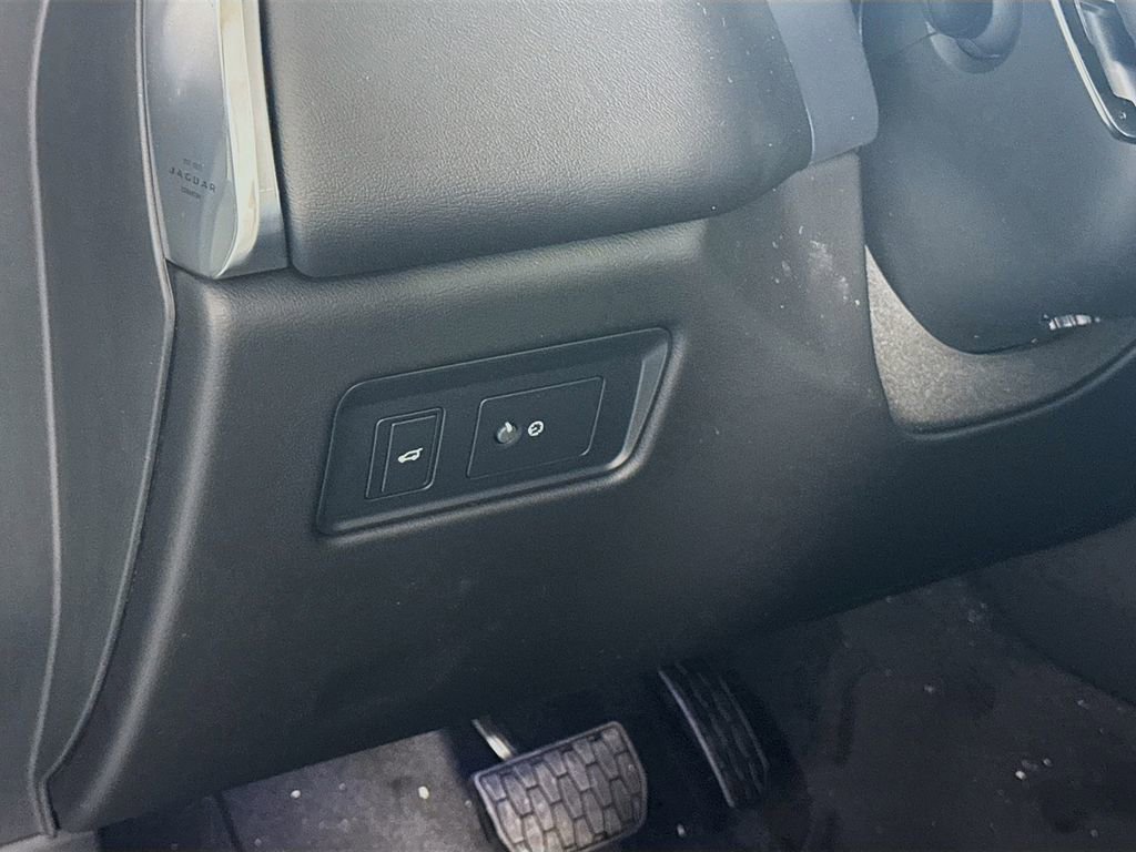 New 2026 Jaguar F-PACE R-Dynamic S image 9