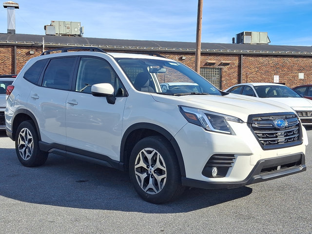 Used 2023 Subaru Forester Premium image 3