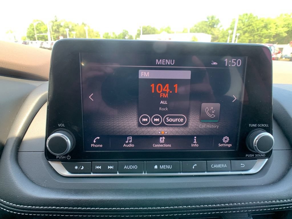 Used 2023 Nissan Rogue SV AWD/4WD image 18