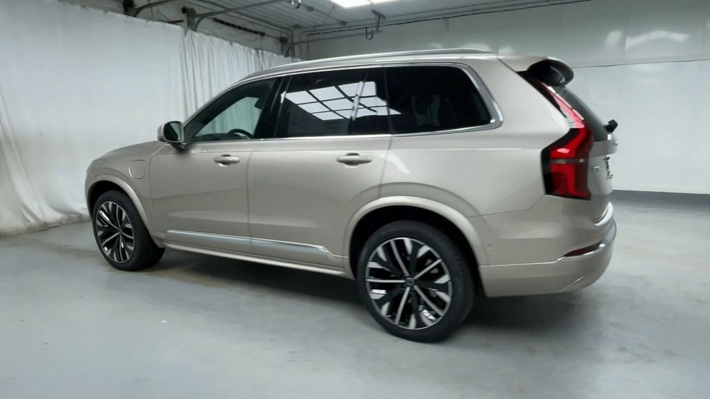 New 2026 Volvo XC90 T8 Plus image 21