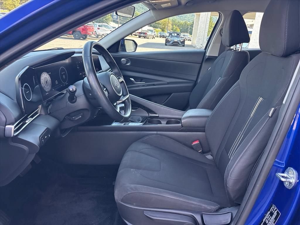 Used 2023 Hyundai Elantra SEL w/ Convenience Package FWD image 9