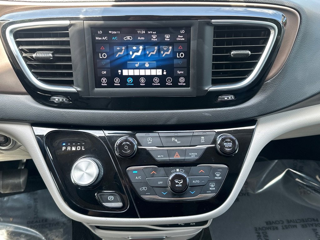 Used 2019 Chrysler Pacifica Touring-L image 25