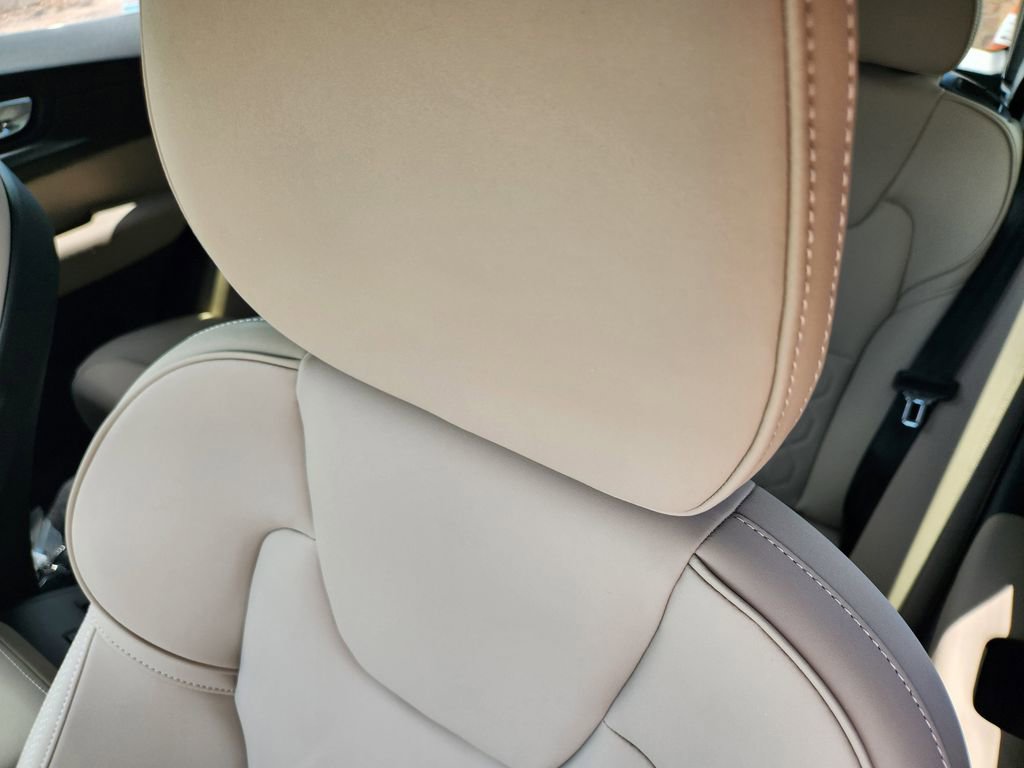 New 2026 Volvo XC60 B5 Plus w/ Protection Package Premier AWD/4WD image 6