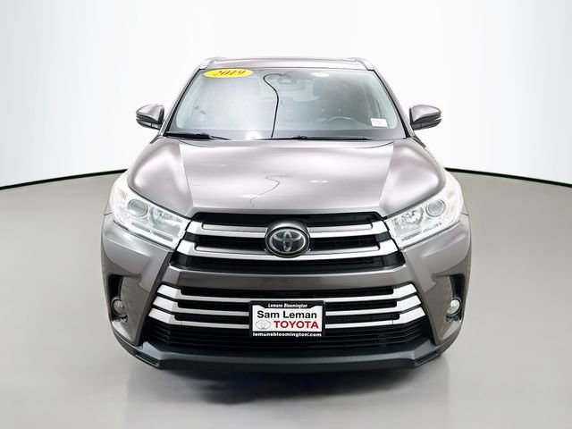 Used 2019 Toyota Highlander XLE image 2