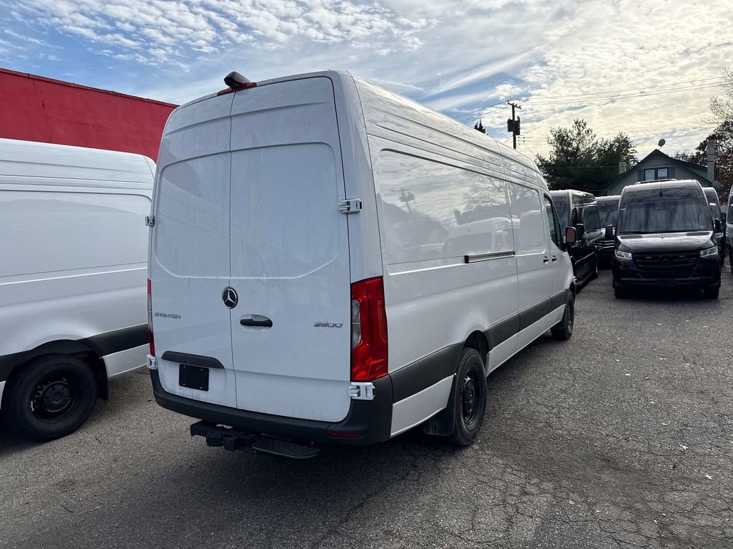 Used 2025 Mercedes-Benz Sprinter 2500 image 7