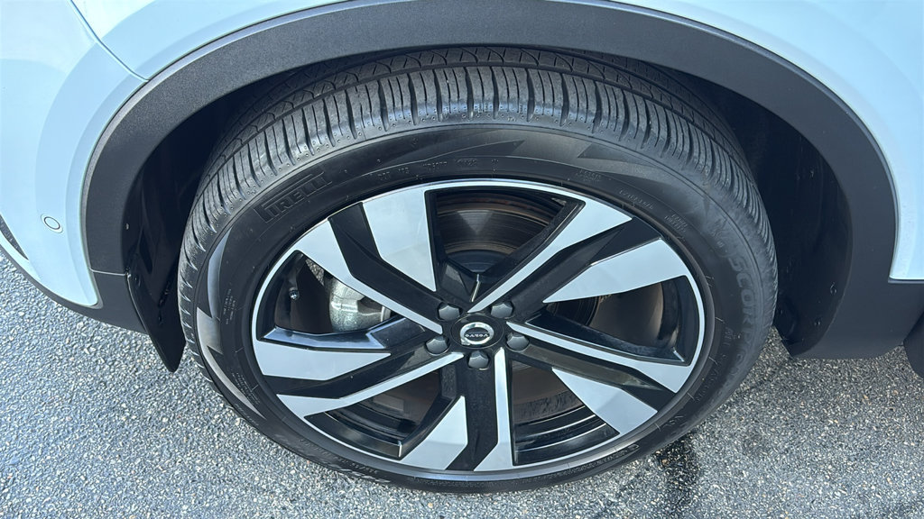 Certified 2026 Volvo XC40 B5 Plus AWD/4WD image 33