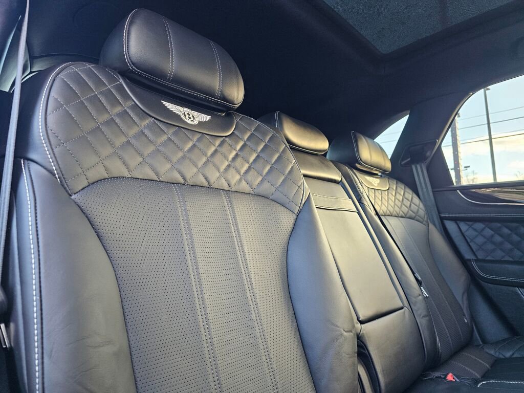 Used 2018 Bentley Bentayga image 13