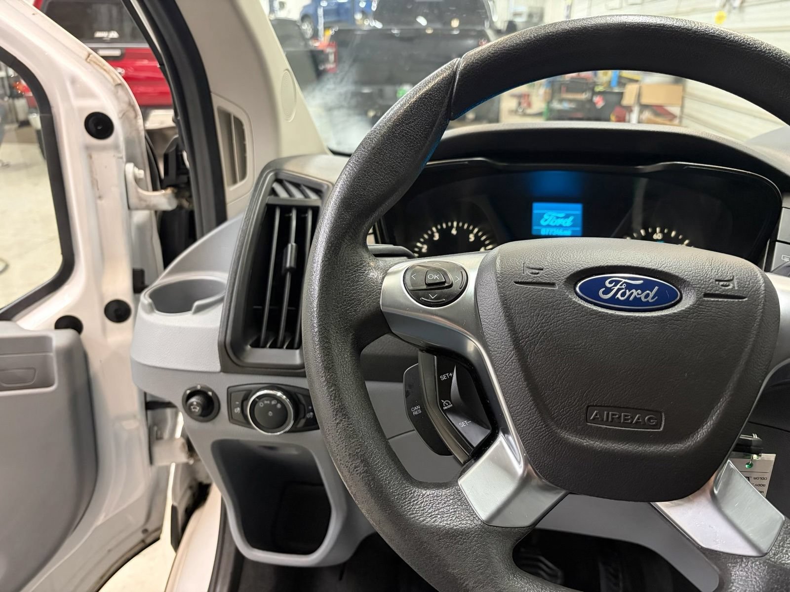 Used 2015 Ford Transit 150 XLT RWD image 11