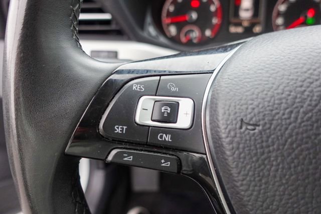 Used 2021 Volkswagen Passat 2.0T SE image 13