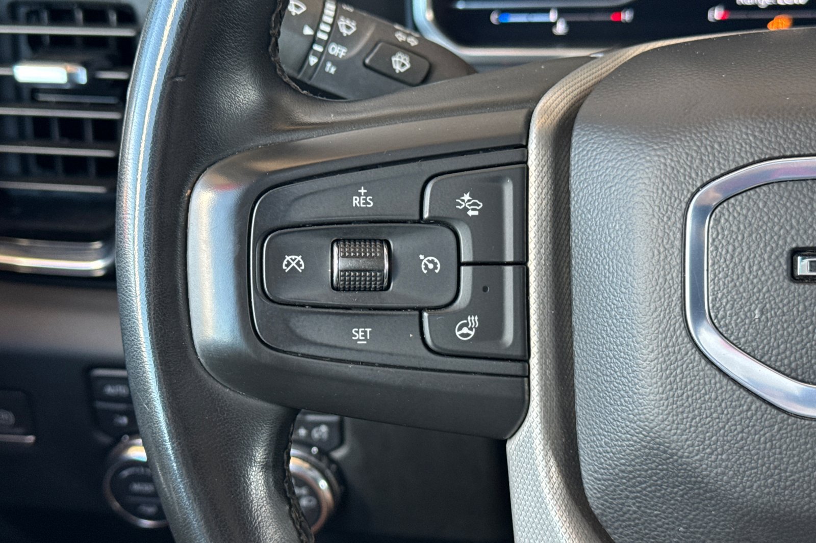 Used 2024 GMC Sierra 3500 Denali w/ Denali Reserve Package AWD/4WD image 28