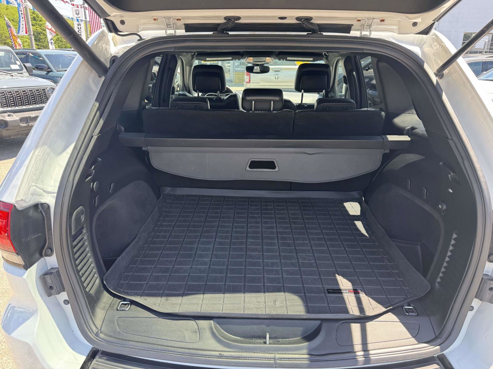 Used 2018 Jeep Grand Cherokee Altitude AWD/4WD image 15