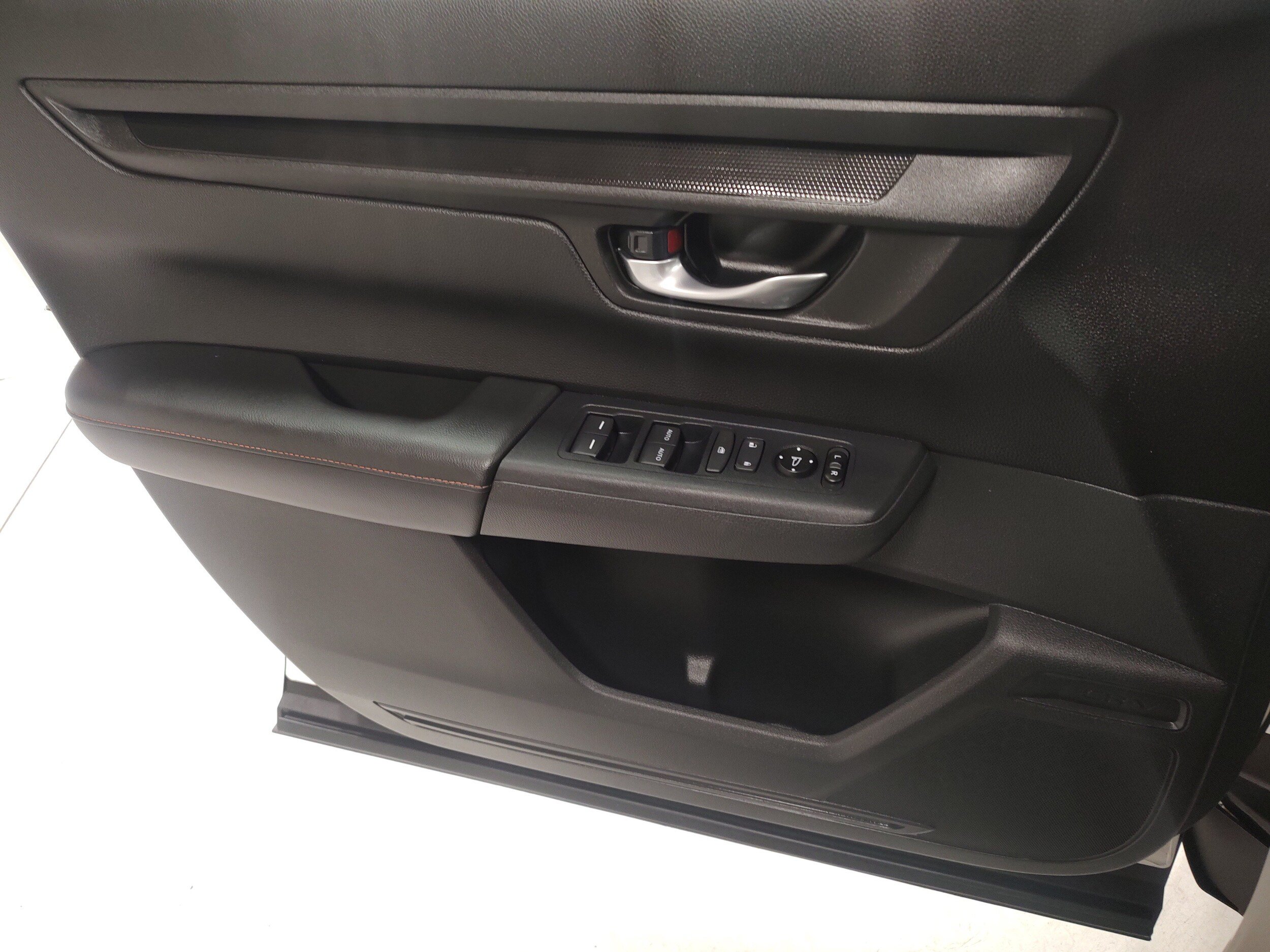 Used 2025 Honda CR-V Sport image 9