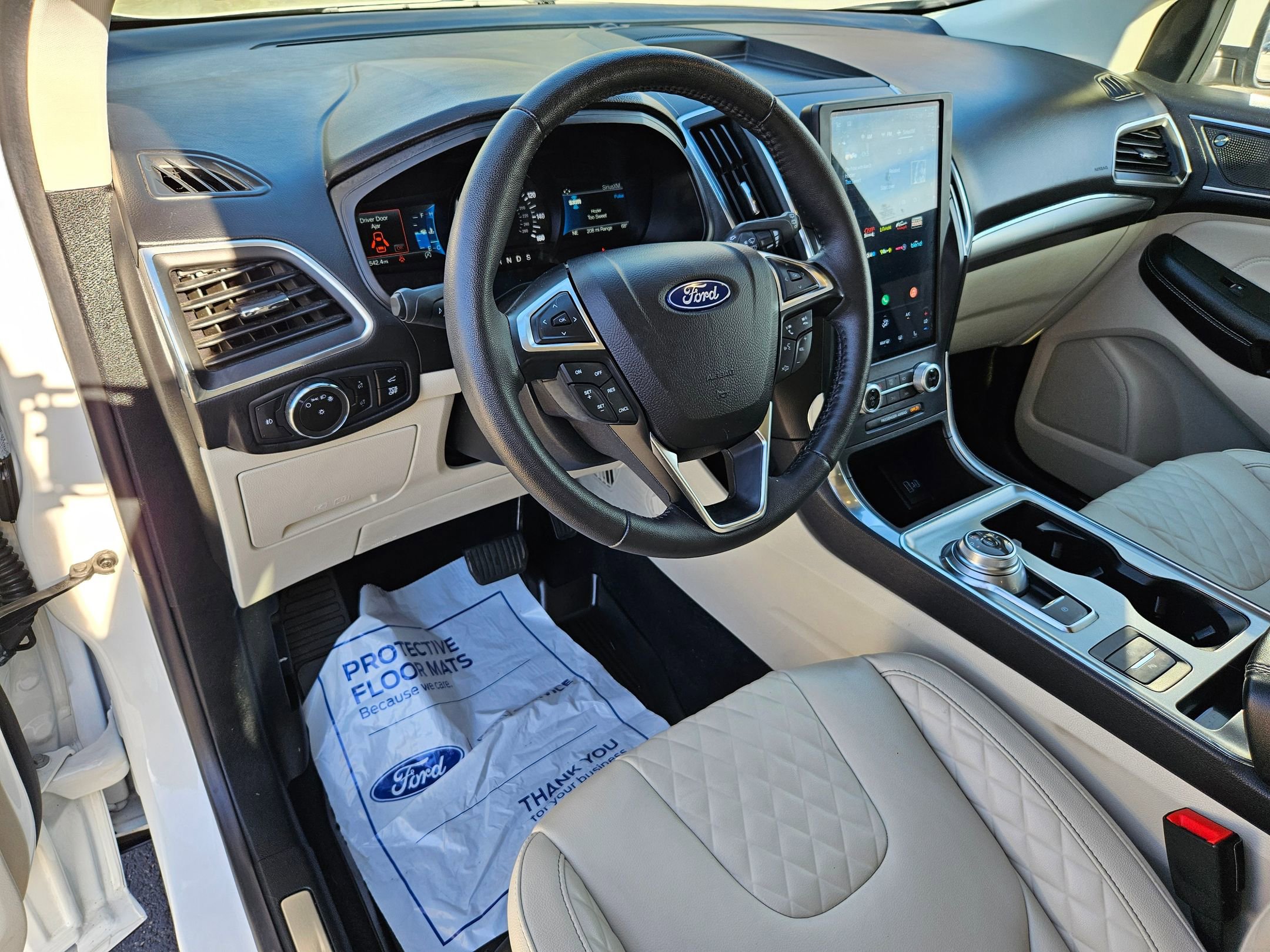 Used 2023 Ford Edge Titanium image 8