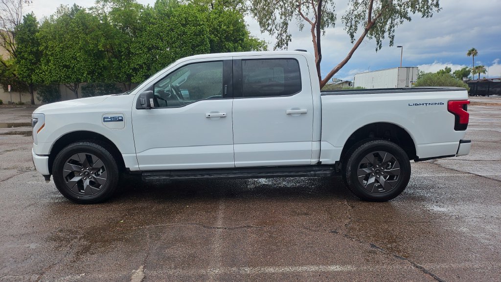 Used 2024 Ford F150 Lightning Flash AWD/4WD image 7