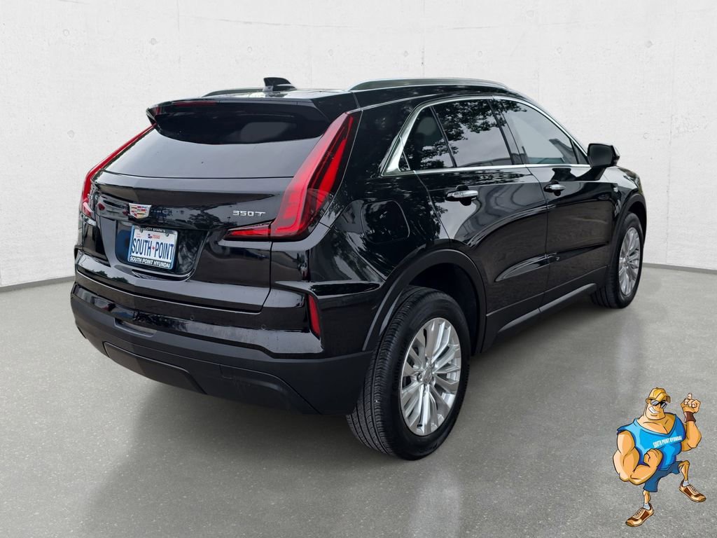 Used 2024 Cadillac XT4 Luxury w/ Cold Weather Package FWD image 5