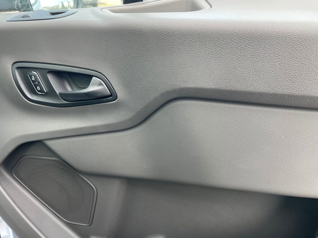 New 2025 Ford Transit 250 148 Medium Roof image 18