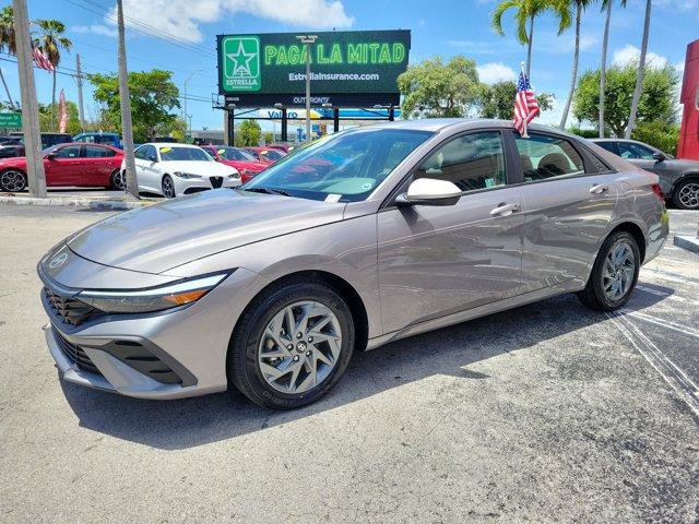 Used 2024 Hyundai Elantra Blue FWD image 3