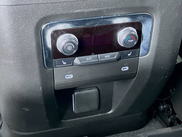 Used 2024 GMC Yukon XL SLT w/ SLT Luxury Package AWD/4WD image 25