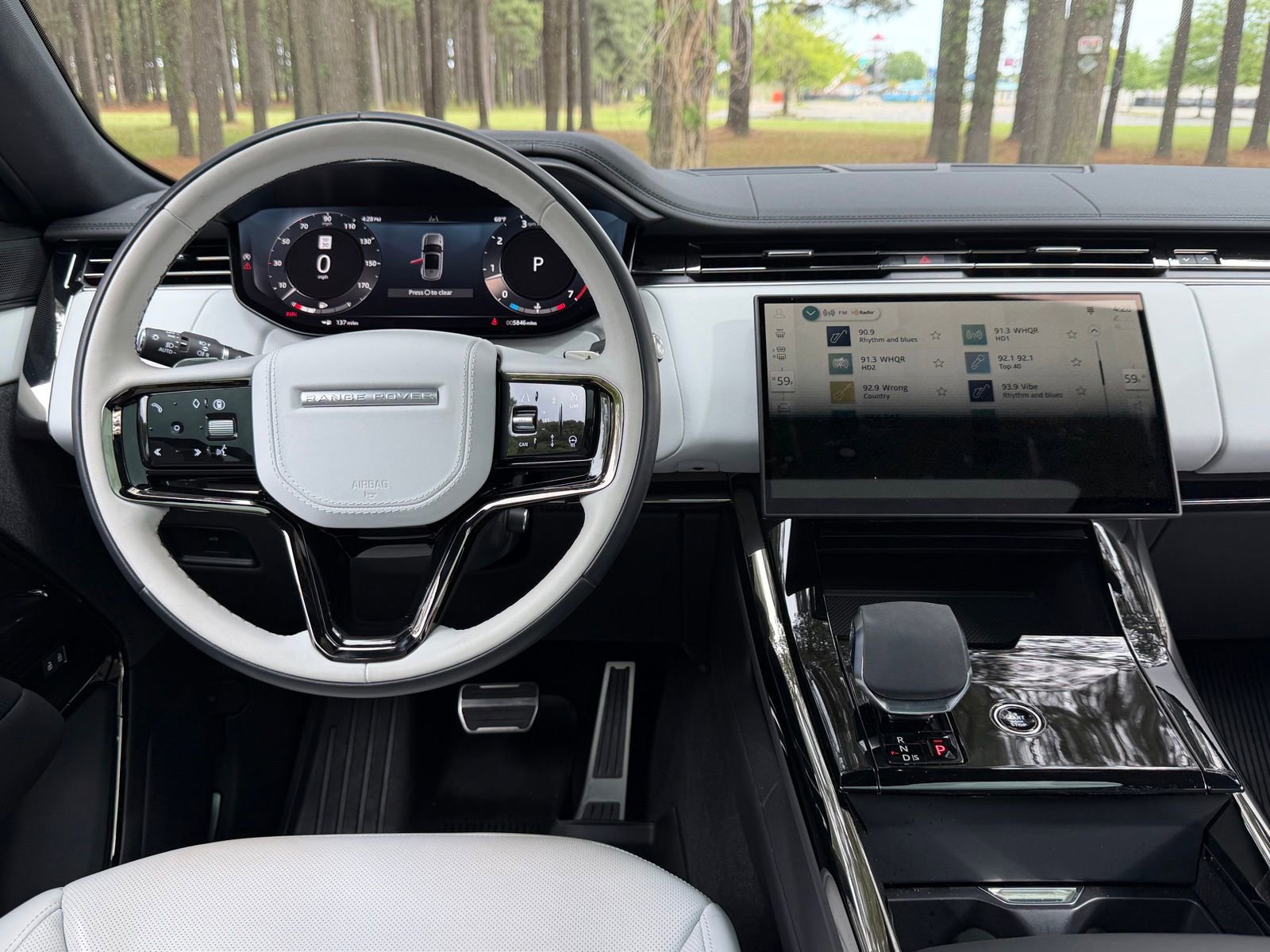 Used 2024 Land Rover Range Rover Sport Dynamic SE image 3