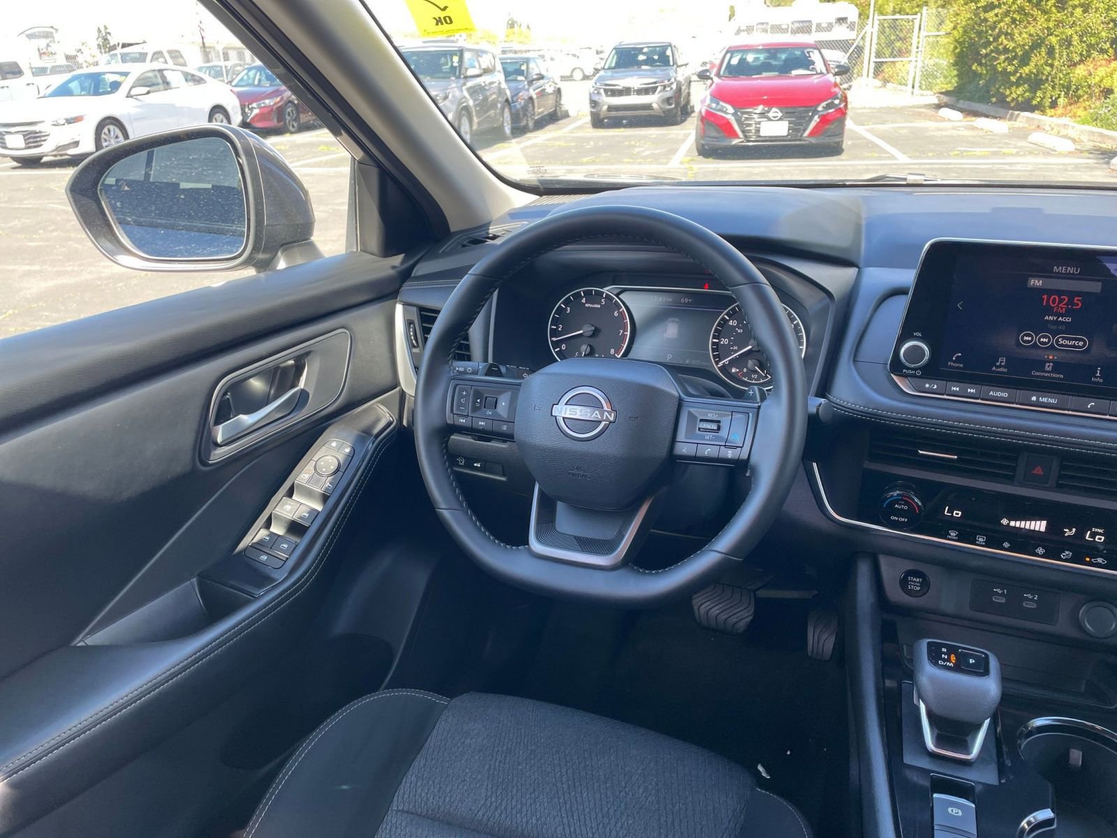 Used 2025 Nissan Rogue SV image 36