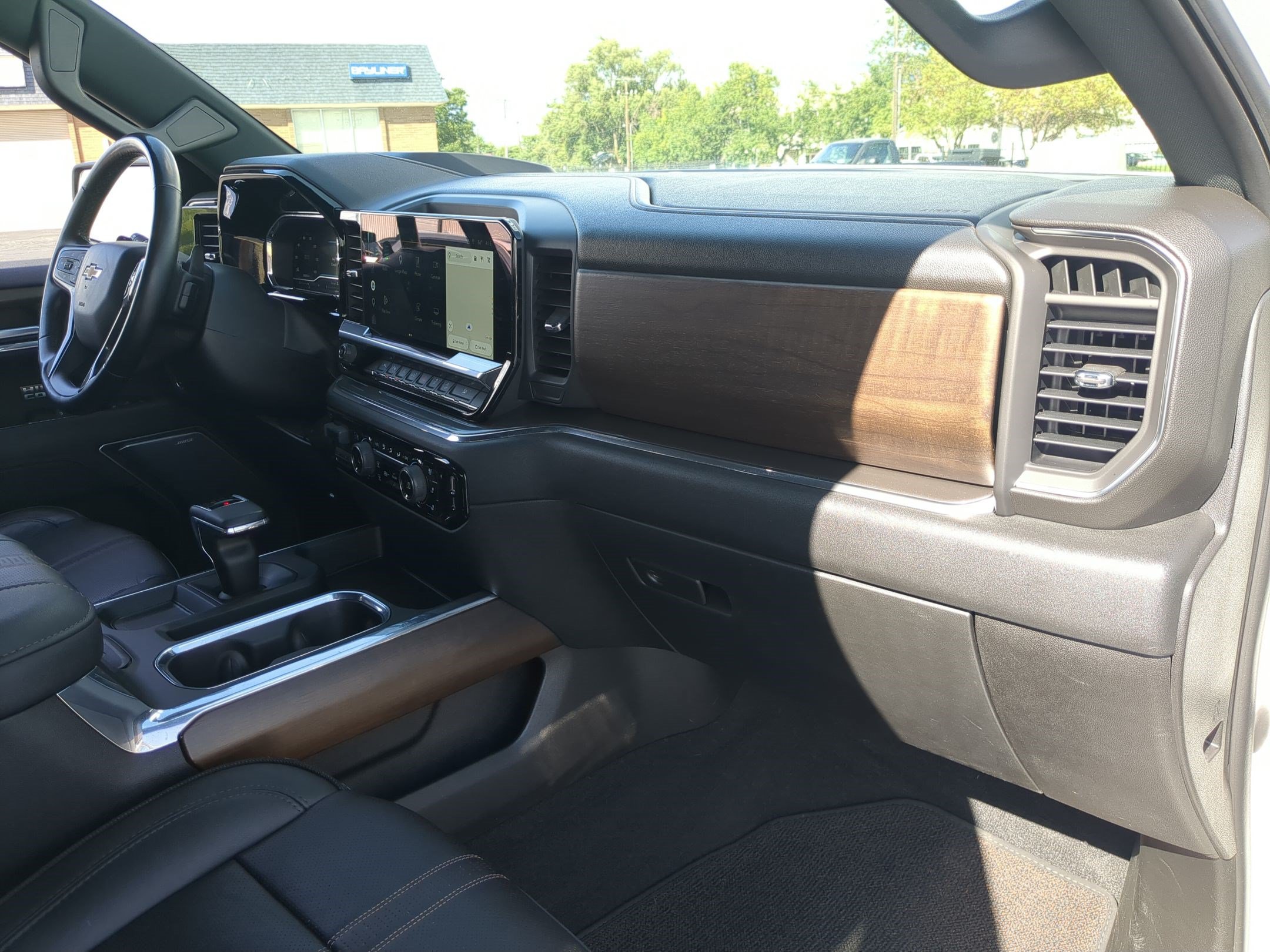 Used 2023 Chevrolet Silverado 1500 High Country w/ Technology Package AWD/4WD image 34