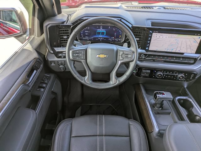 Used 2025 Chevrolet Silverado 1500 High Country w/ High Country Premium Package AWD/4WD image 12