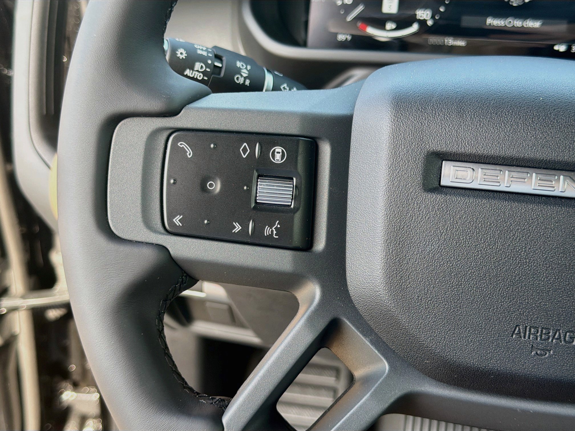 New 2026 Land Rover Defender 110 X-Dynamic SE AWD/4WD image 38
