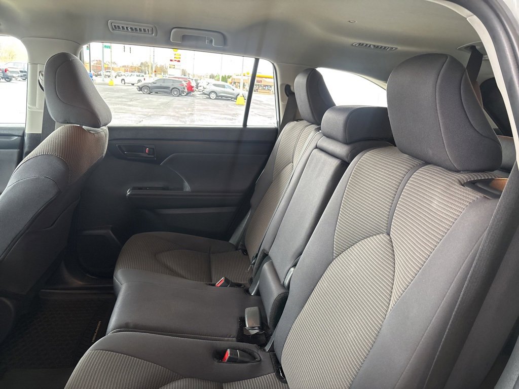 Used 2024 Toyota Highlander LE image 22