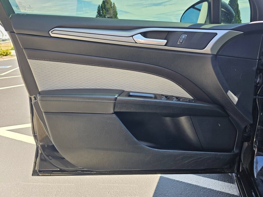 Used 2019 Ford Fusion SE w/ Equipment Group 151A FWD image 18
