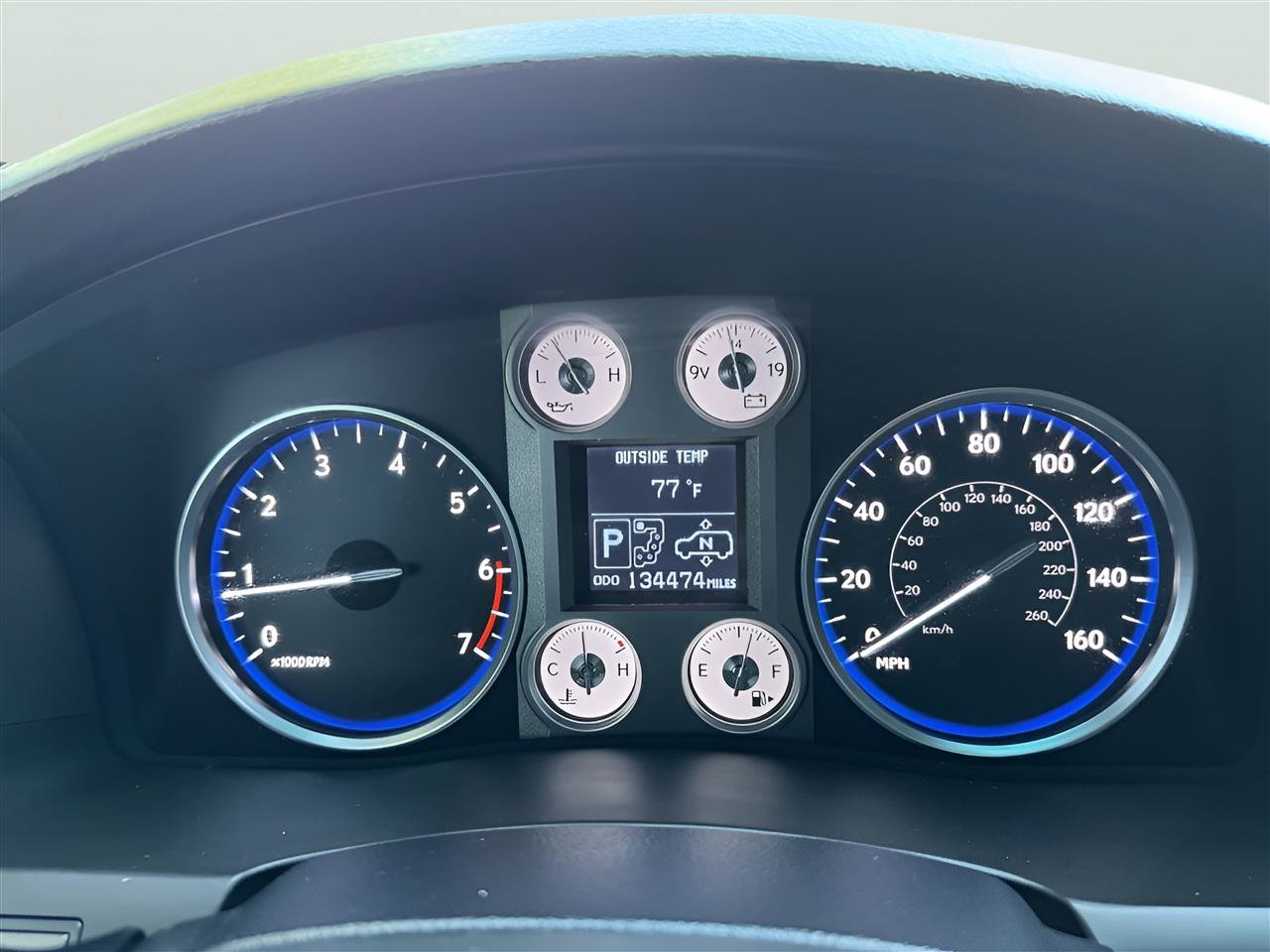 Used 2011 Lexus LX 570 4WD w/ Luxury Pkg image 26
