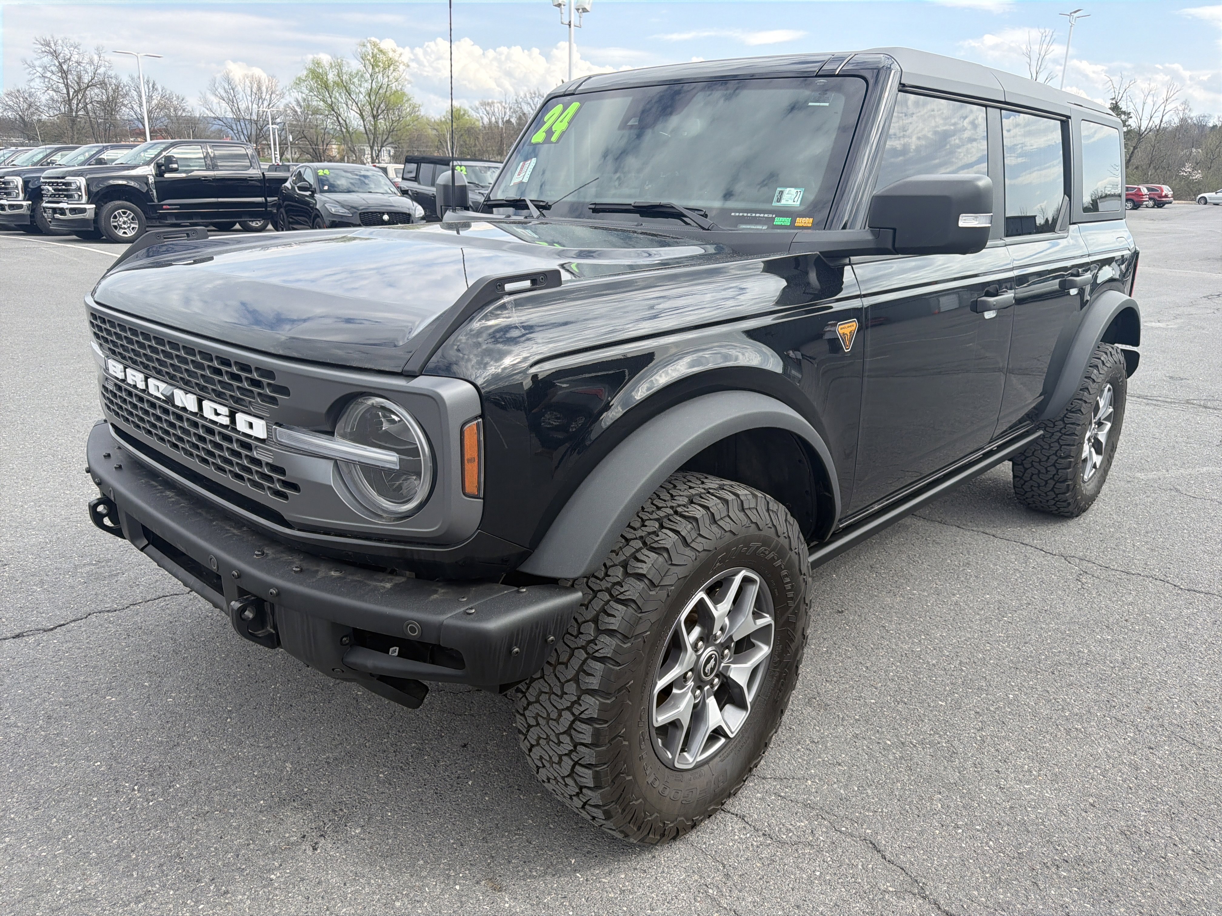 Used 2024 Ford Bronco Badlands image 8