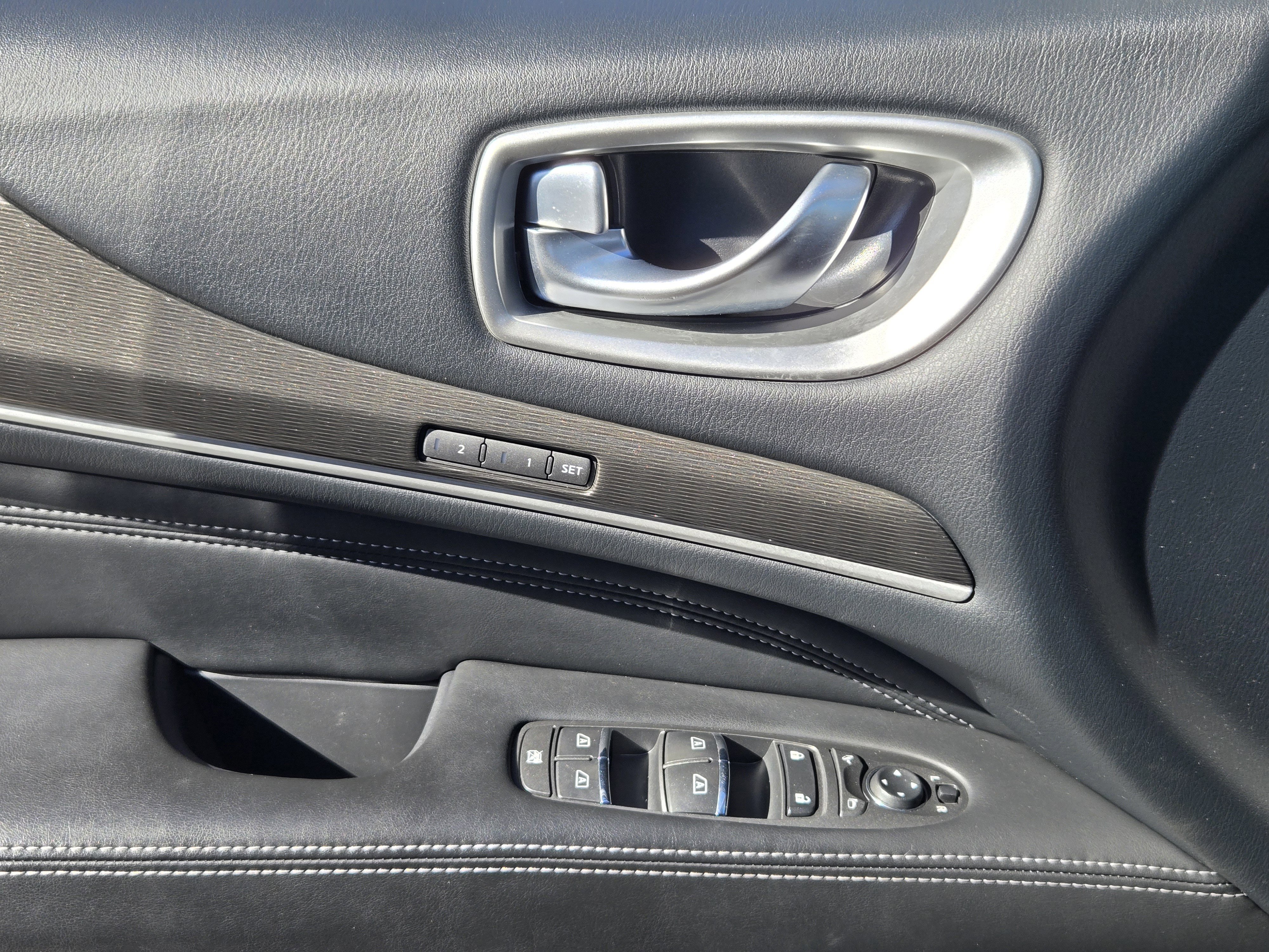 Used 2016 INFINITI QX60 AWD w/ Premium Package image 27