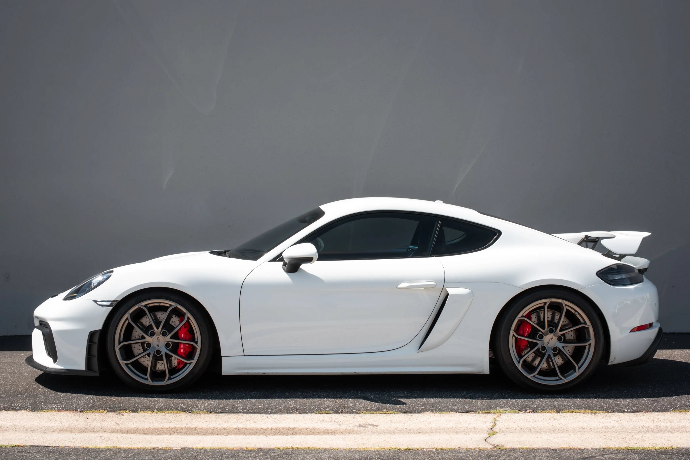 Used 2020 Porsche 718 Cayman GT4 RWD image 23