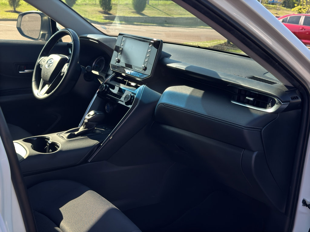 Used 2022 Toyota Venza LE image 18