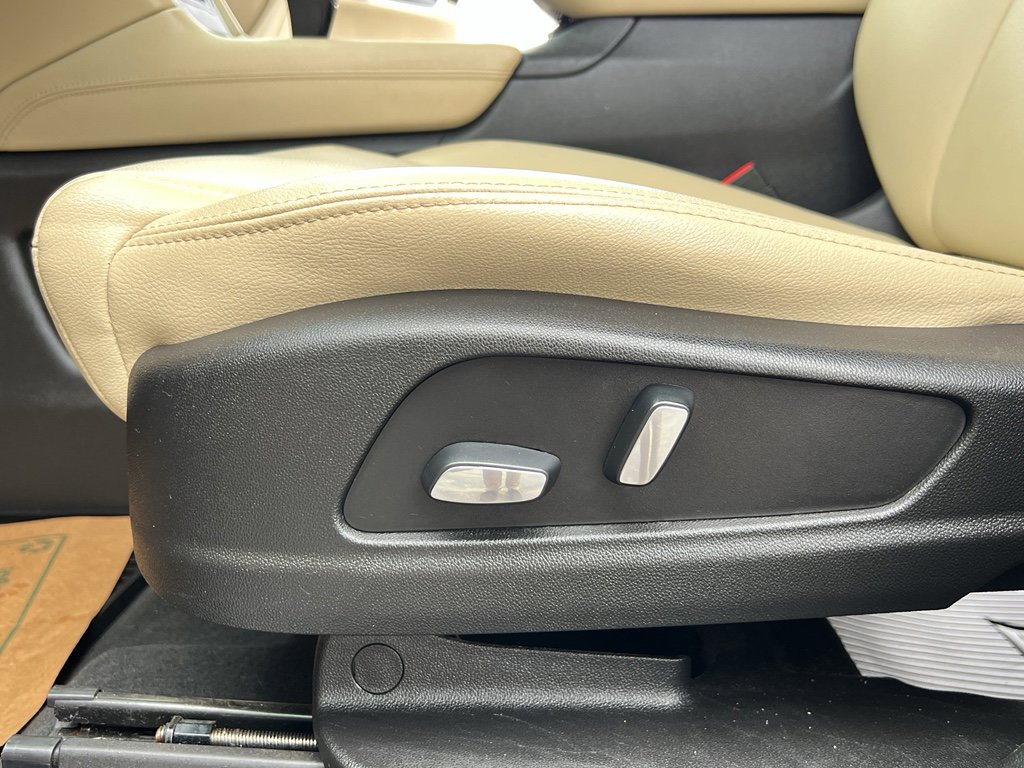 Used 2019 Cadillac XT5 AWD image 17
