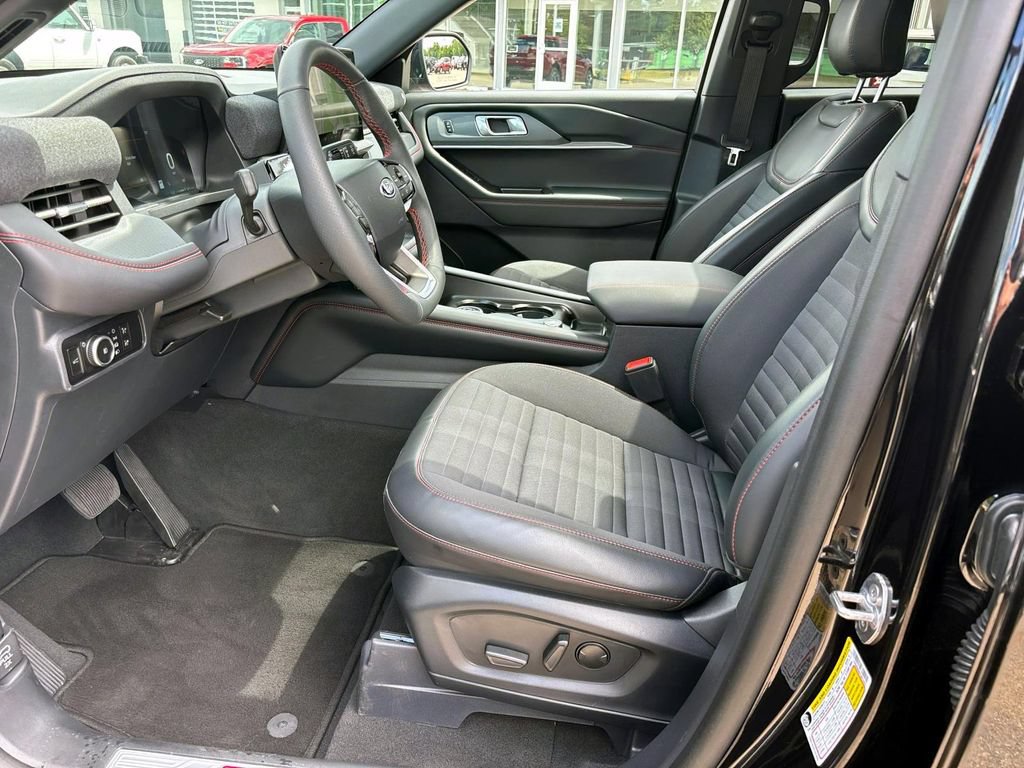 Used 2026 Ford Explorer ST-Line w/ ST-Line Street Pack AWD/4WD image 10