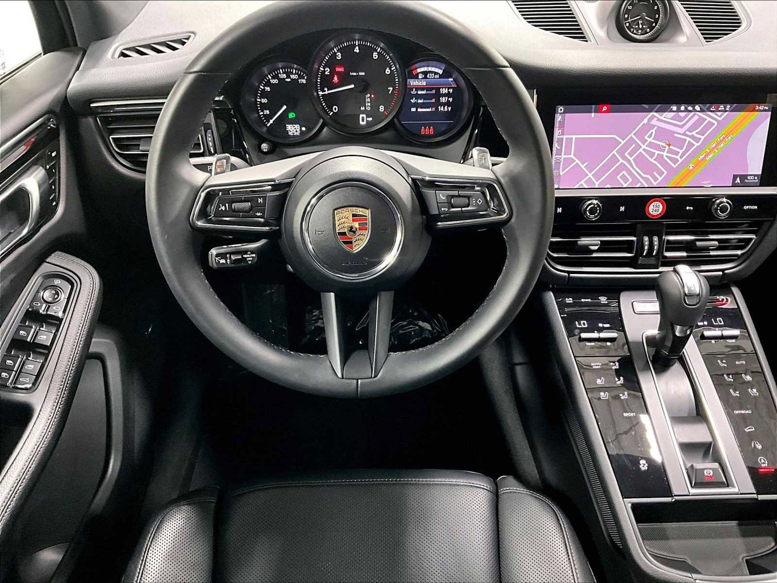 Used 2025 Porsche Macan w/ Premium Package Plus image 16