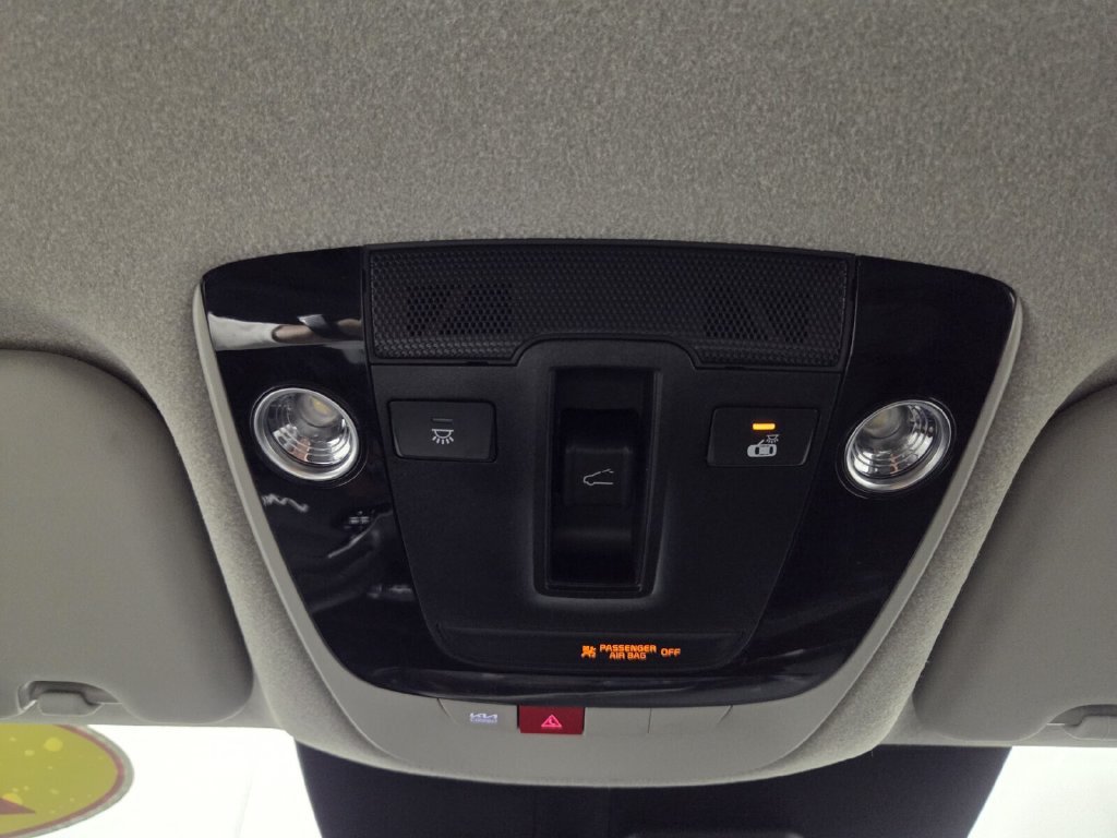 Used 2023 Kia Niro SX Touring FWD image 14