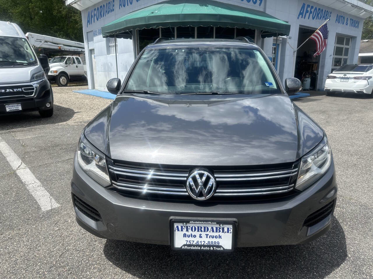 Used 2015 Volkswagen Tiguan S FWD image 9