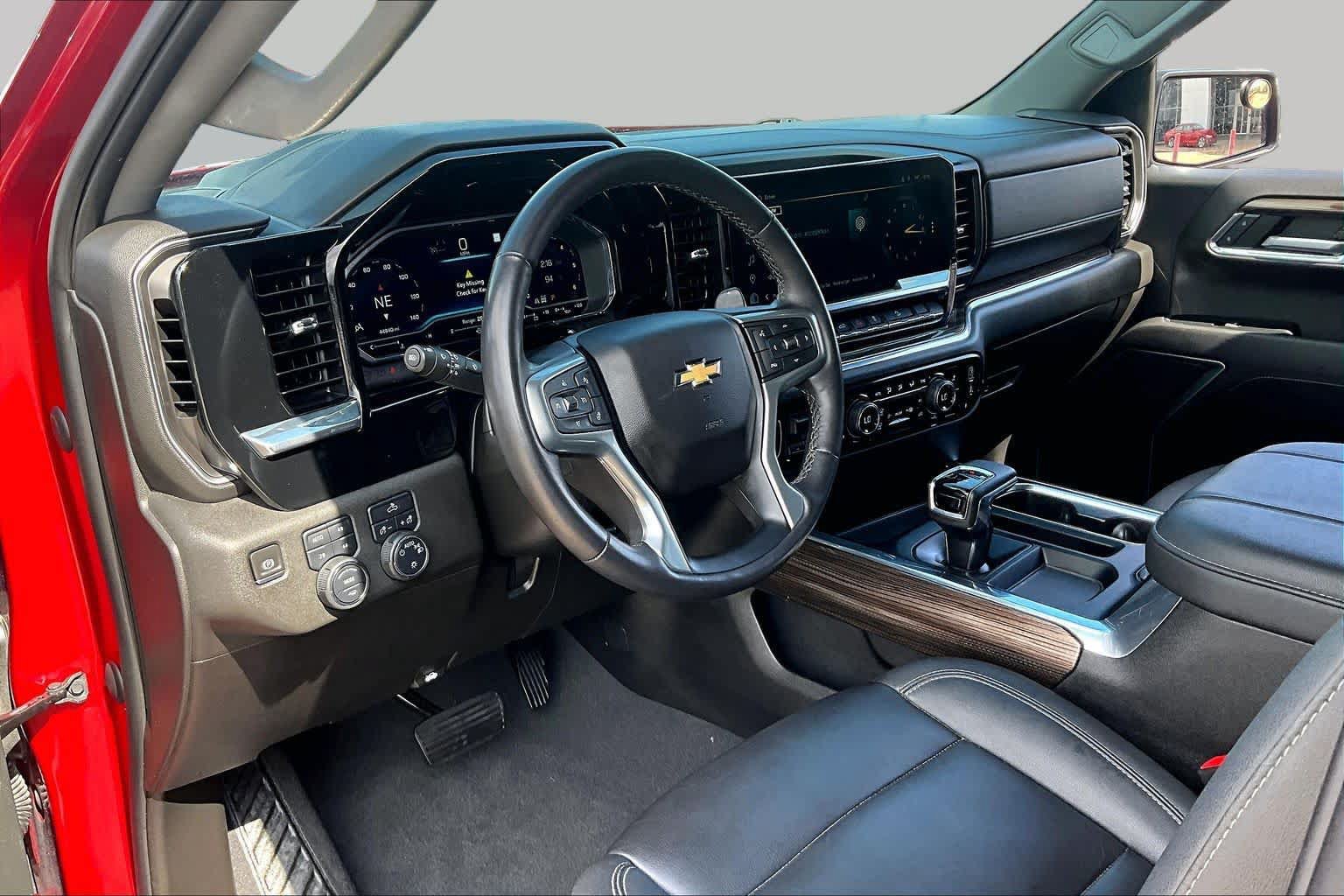 Used 2023 Chevrolet Silverado 1500 LT AWD/4WD image 18