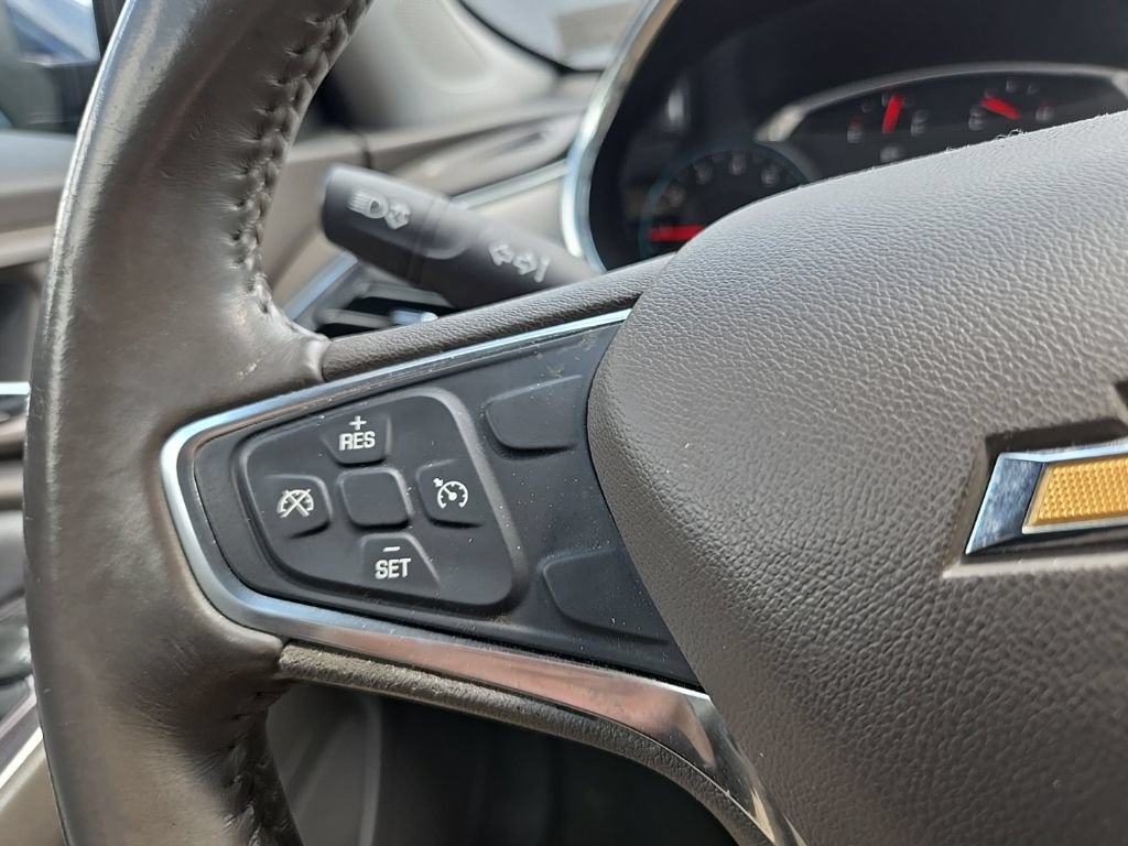 Used 2017 Chevrolet Malibu LT FWD image 17