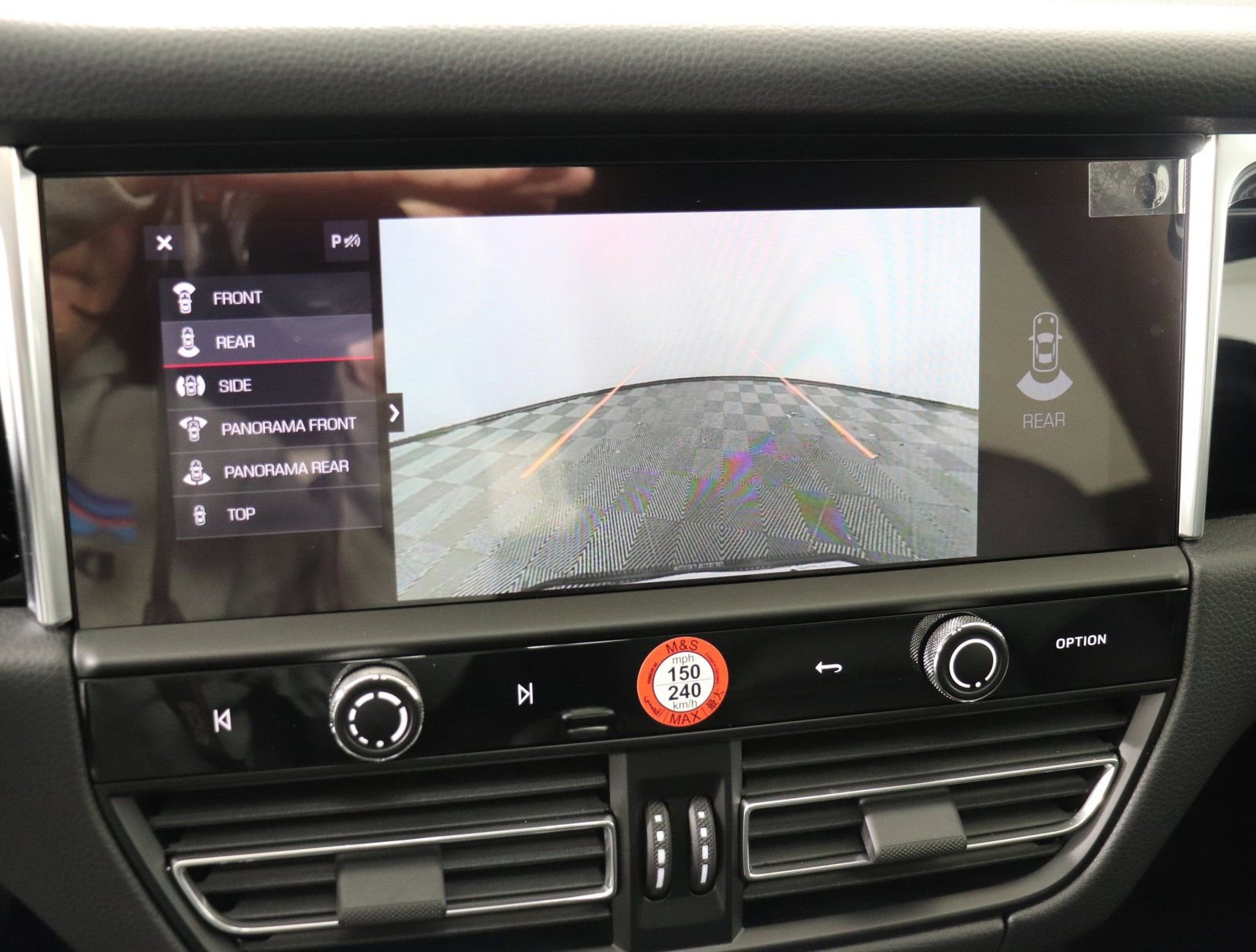 Certified 2025 Porsche Macan image 33