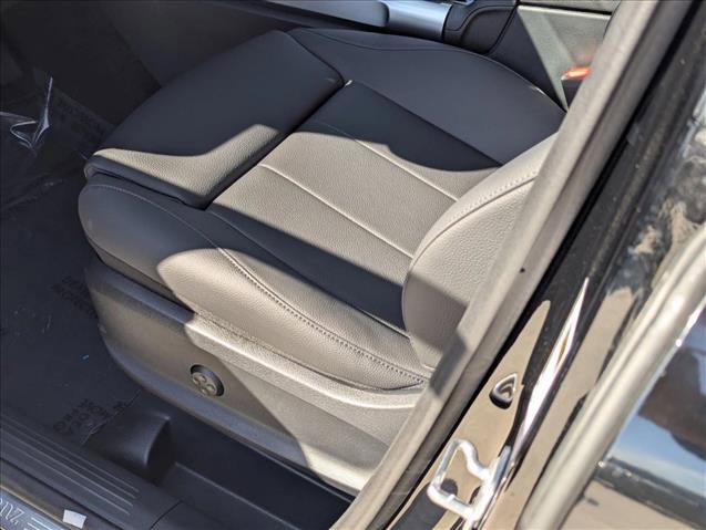 New 2025 Mercedes-Benz GLB 250 image 4